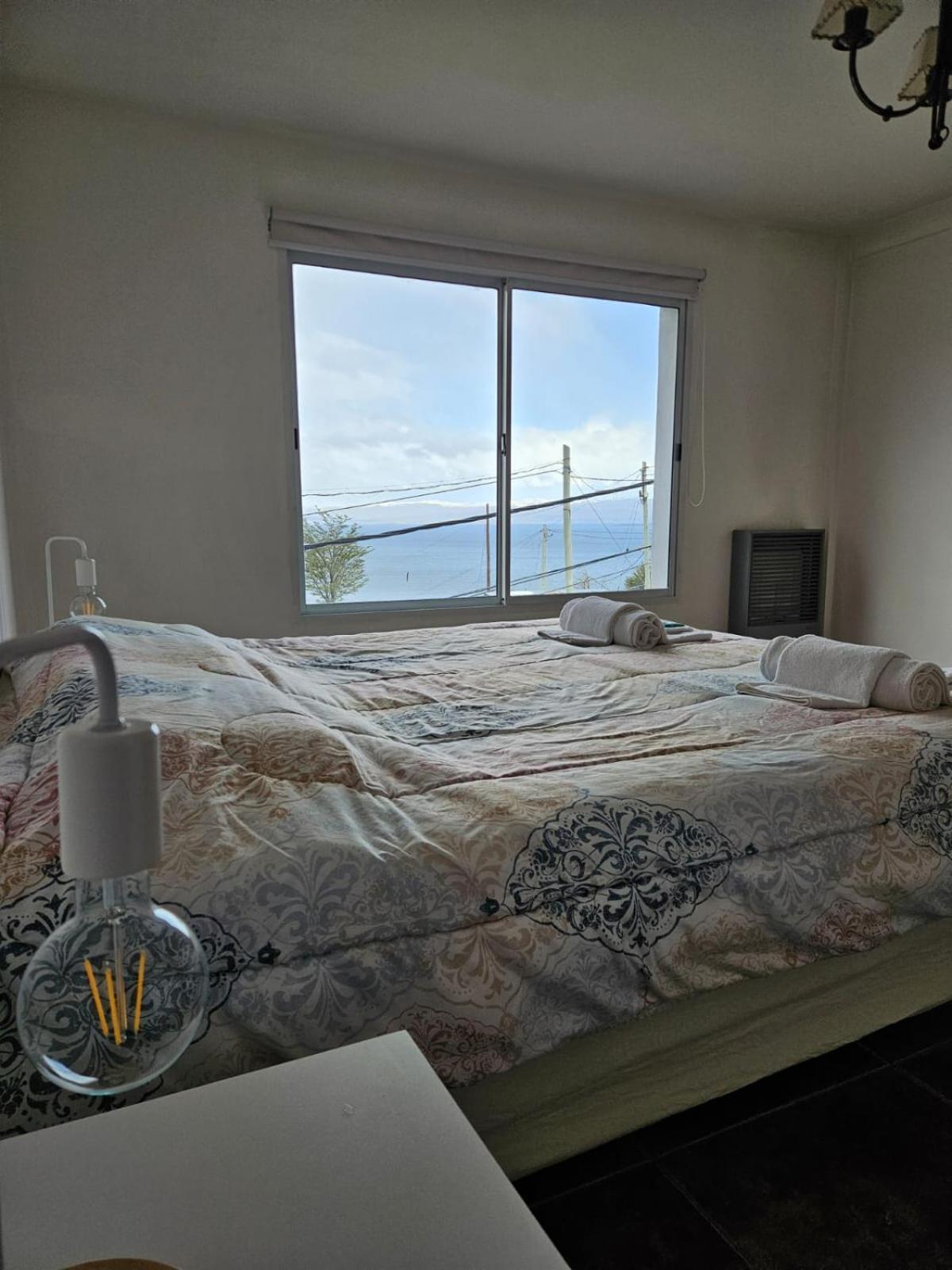Dpto Amplio Con Vista A La Bahia Apartment Ushuaia Exterior photo